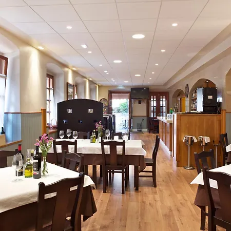 فندق Restaurante El Manquin 2*